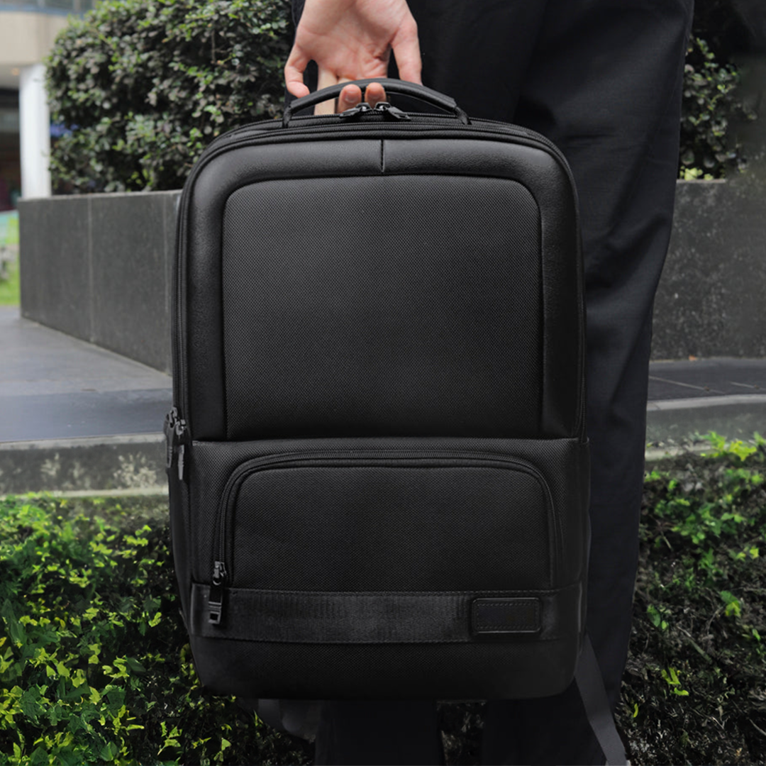 Anti-Diebstahl-Leder-Laptop-Rucksack mit USB-Ladefunktion