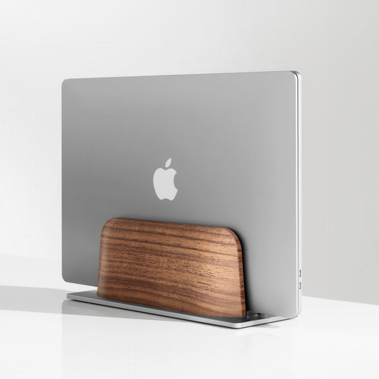 Vertikaler Laptop-Halter aus Holz